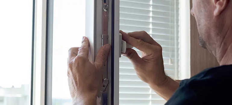 Lever Window Replacement Services in Laval, QC