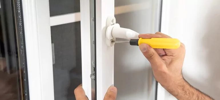 Casement Window Handle Replacement in Saint-Martin, QC