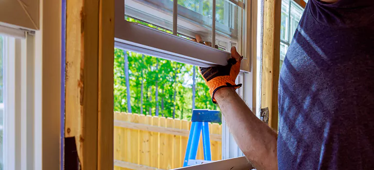 >Bay Window Curtain Rail Track in Laval, Quebec
