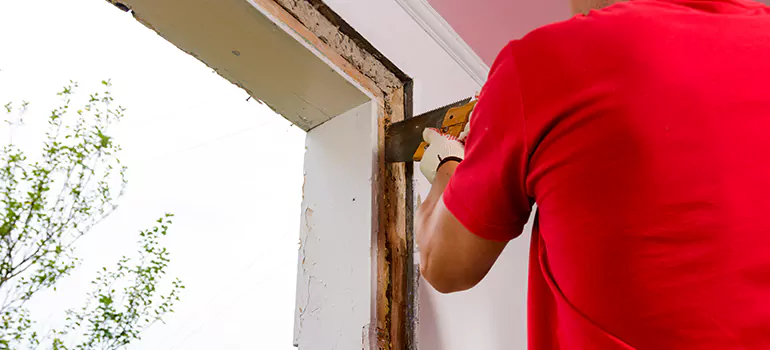 Residential Accordion Door Repair in Laval, Quebec