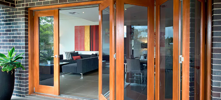 Folding Door Panel Repair in Laval, Quebec