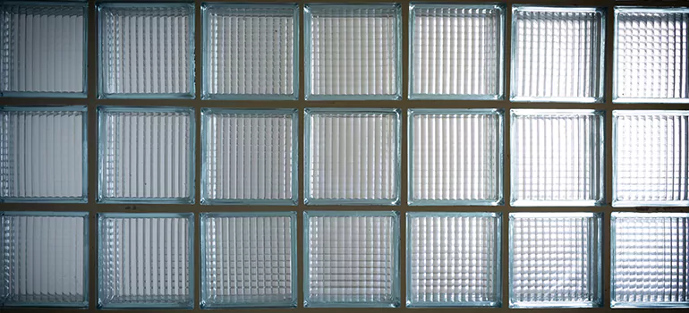 Basement Glass Window in Laval, QC