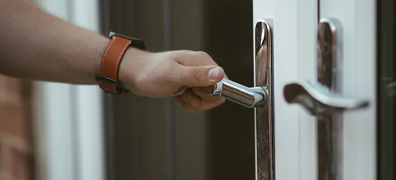 Lock Stile Activating Bracket in Laval, QC