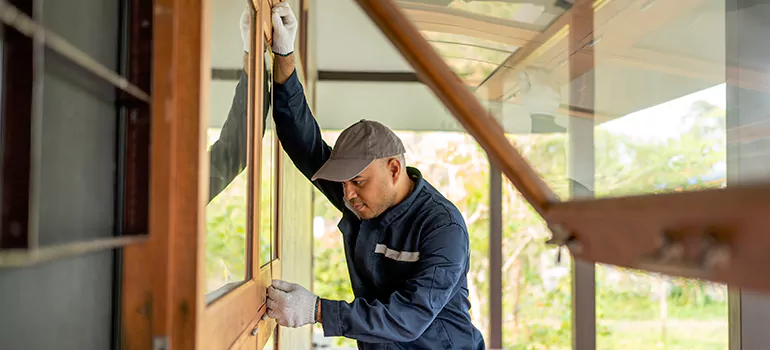 Double Hung Vinyl Window Sash Replacement in Saint-Constant, QC