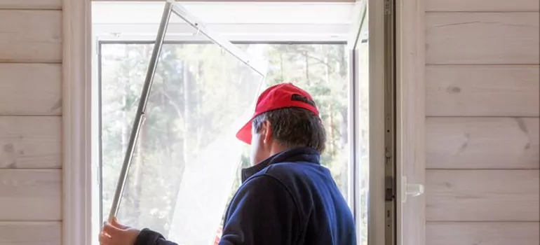 Expandable Window Screen Installation in Pointe-Claire, Quebec